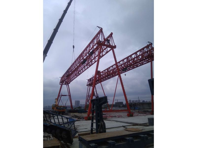 安徽明光至巢湖高速公路滁州段MC-LJ04標，采購高遠重型MG8010t-32m-9m龍門吊二臺、MH10t-32m-9龍門吊三臺生產(chǎn)中