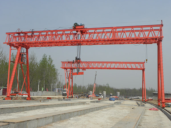 低價(jià)轉(zhuǎn)讓二手龍門吊在裝卸時(shí)應(yīng)當(dāng)注意哪些事項(xiàng)？