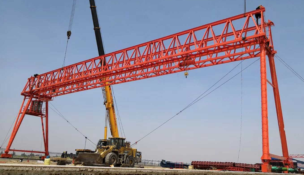 龍門吊在夏季作業(yè)時(shí)需要注意哪些事項(xiàng)？