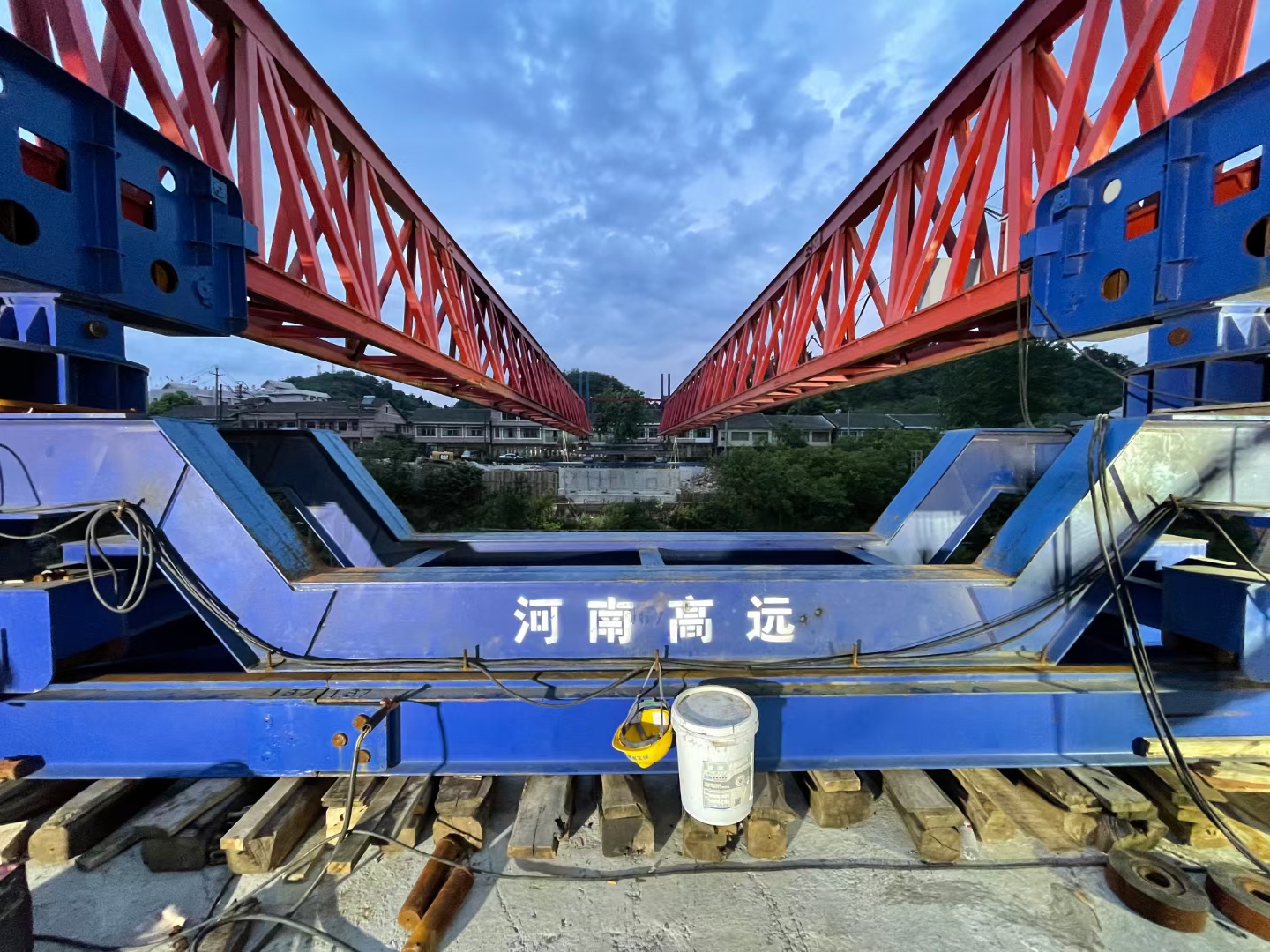 架橋機(jī)過孔時怎么才能保證安全性？