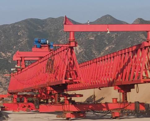 GYLQ200T-40M自平衡過(guò)跨架橋機(jī)在使用時(shí)有哪些優(yōu)點(diǎn)呢？