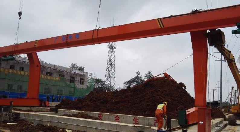 MDG單梁龍門吊由兩種驅(qū)動(dòng)方式，手柄遙控機(jī)有幾根線，都有什么用？