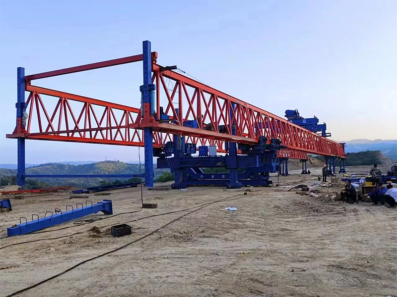 山西路橋離隰高速GYLQ200T-40M自平衡過(guò)跨架橋機(jī)