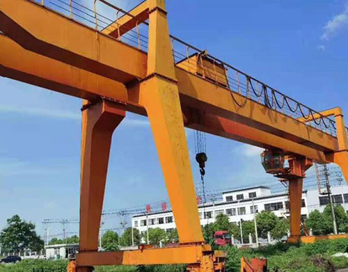 如何獲得龍門吊司機(jī)操作證，需要滿足哪些條件和通過哪些考試？